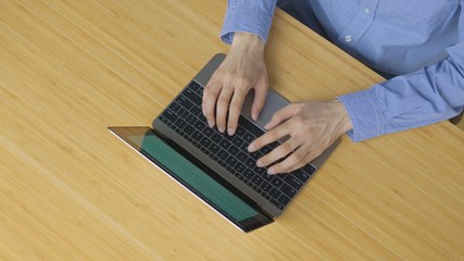 男性・パソコン