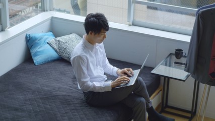 男性・パソコン