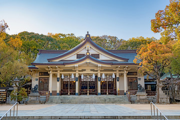 Fototapeta premium 神戸 湊川神社 社殿