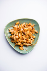 Garlic Fry or Tala Hua Lahsun in hindi, is a popular side dish or snacks from maharashtra, India