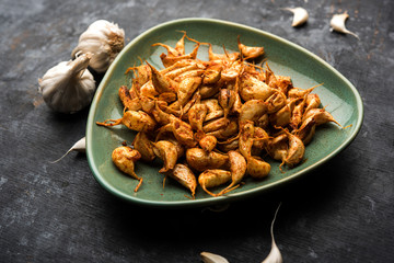 Garlic Fry or Tala Hua Lahsun in hindi, is a popular side dish or snacks from maharashtra, India