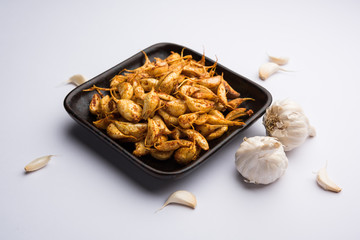 Garlic Fry or Tala Hua Lahsun in hindi, is a popular side dish or snacks from maharashtra, India