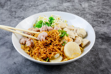 noodles with pork and meat balls