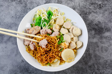noodles with pork and meat balls
