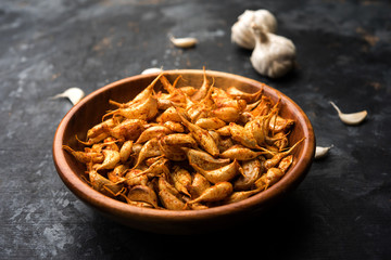 Garlic Fry or Tala Hua Lahsun in hindi, is a popular side dish or snacks from maharashtra, India