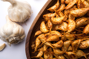 Garlic Fry or Tala Hua Lahsun in hindi, is a popular side dish or snacks from maharashtra, India