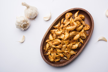 Garlic Fry or Tala Hua Lahsun in hindi, is a popular side dish or snacks from maharashtra, India