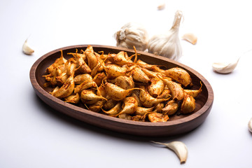 Garlic Fry or Tala Hua Lahsun in hindi, is a popular side dish or snacks from maharashtra, India