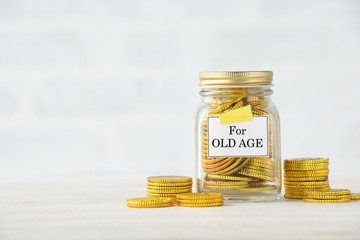 老後の資金の入ったボトル