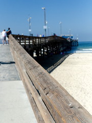 Obraz premium Weathered rail at ramp of Newport Beach Pier