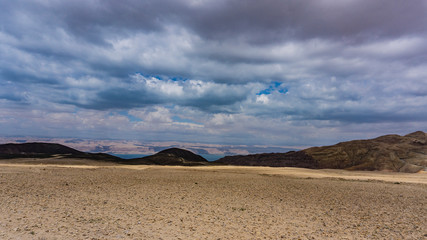 Fototapeta na wymiar Cielo nuvole sul deserto