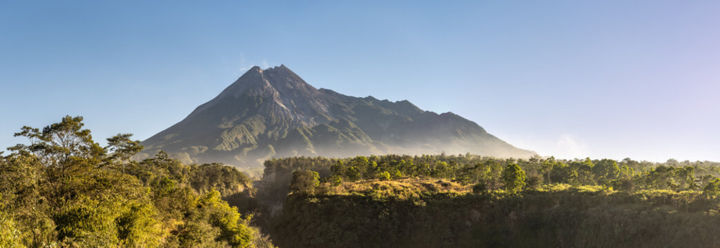 Ring of Fire - Vulkan Merapi - Java