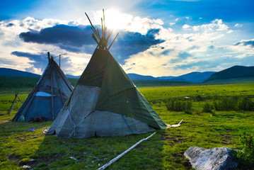 Obraz premium Tipi's on a meadow