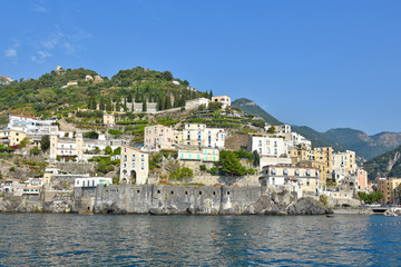 Fototapeta premium A day of vacation on the Amalfi coast in Italy, walking in the mountains and visiting small villages by the sea.