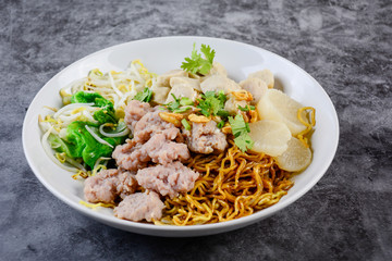 noodles with pork and meat balls