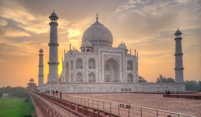 Obraz premium Views of the Taj Mahal at Sunrise and Mornings, Agra, India