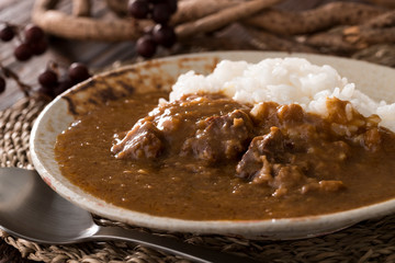 じっくりとことこと煮込んだ、牛ばら肉のカレー