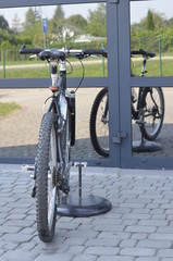 rower stary ,przewóz, miejski, stary, kolarstwo, podróż, sport, droga, parkin, vintage, jechać, bicykle © Szymon