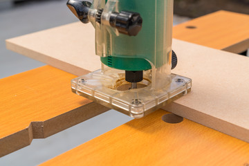 日曜大工の色々な電動工具(トリマー)