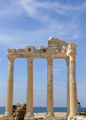Obraz premium Side is an ancient resort port city in the south of the Mediterranean coast of Turkey.