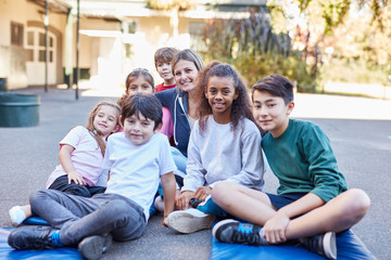 Gruppe Kinder als Freunde im Ferienlager