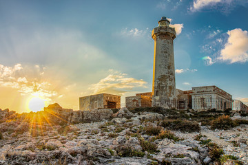 Syracuse, Sicily, Italy, Mediterranean sea. — "Capo Murro di Porco" old abandoned lighthouse
