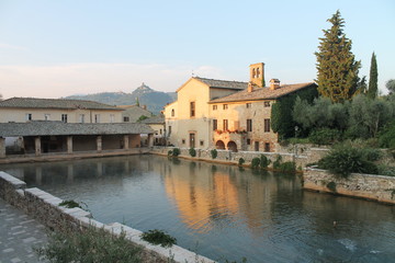 Obraz premium Medieval thermal baths in village Bagno Vignoni, Tuscany, Italy