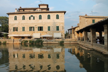 Fototapeta na wymiar Medieval thermal baths in village Bagno Vignoni, Tuscany, Italy