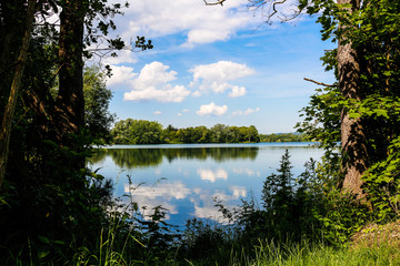 Wolkenspiegelung über dem Vienburger See 