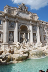 Fototapeta na wymiar fontana di trevi in rome italy