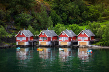 Fototapeta na wymiar Fischerboote am Meer (Norwegen Fjord - Flam )