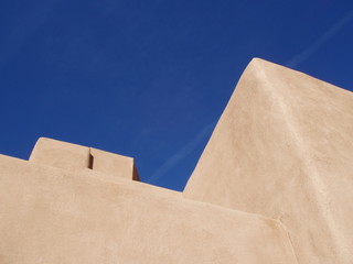 Fototapeta na wymiar Adobe house in Santa Fe, New Mexico