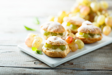 Profiteroles with custard and grape