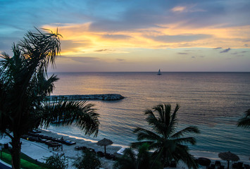 Fototapeta na wymiar Colorful sunset over caribbean turquoise ocean