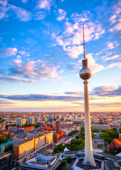 Obraz premium A view of the television tower (Fernsehturm) over the city of Berlin, Germany at sunset.