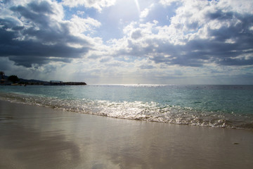 Ebb and flow of turquoise ocean