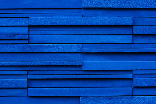 Blue background, long bricks in raw, good pattern