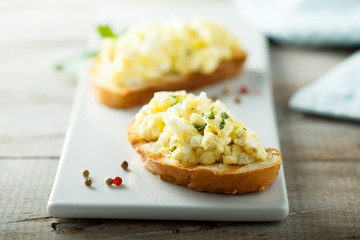 Scrambled eggs on toast