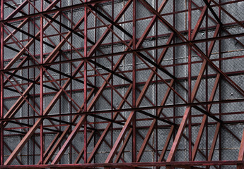 Lots of metal on the structure of the scaffold