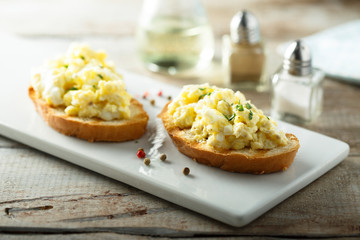 Scrambled eggs on toast