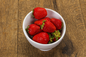 Sweet strawberry in the bowl