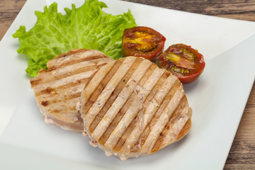 Grilled tuna steak with kumato