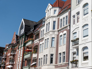 Fototapeta premium Fassade eines Altbaugebäudes in Kiel, Deutschland
