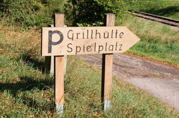 Wegweiser Grillhütte Parkplatz