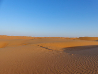 Obraz na płótnie Canvas Sunset at the Wahiba Sands (Rimal Al Wahiba, Ramlat al Wahiba, Wahiba Sands, Scharqiyya Sands) Sultanate of Oman