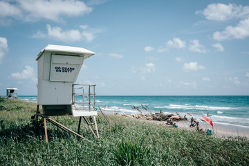 lifeguard stand on the beach