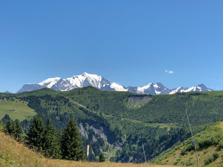 Panorama sur le mont-blanc
