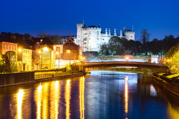 Fototapeta na wymiar Kilkenny Castle seen above the River Nore as it flows through Ireland