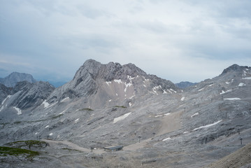 Fototapeta na wymiar Zugspitze Gletscher Bergblick wanderung wandern hiking outdoor alpen
