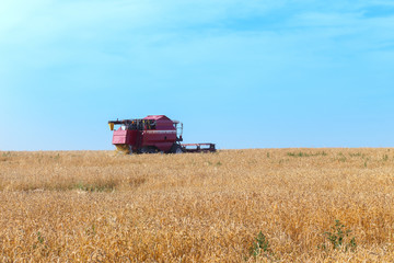 Fototapeta na wymiar combine harvester